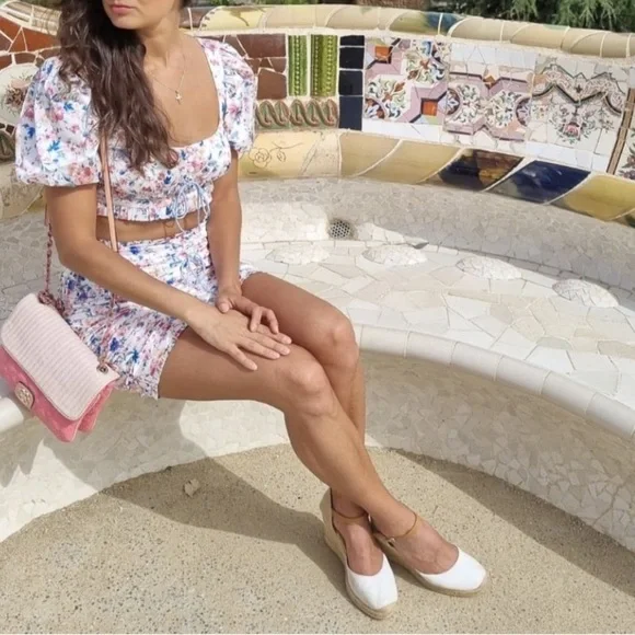 ๐Nwot FOR LOVE & LEMONS Juliet XXS white floral crop silky top - Picture 2 of 16